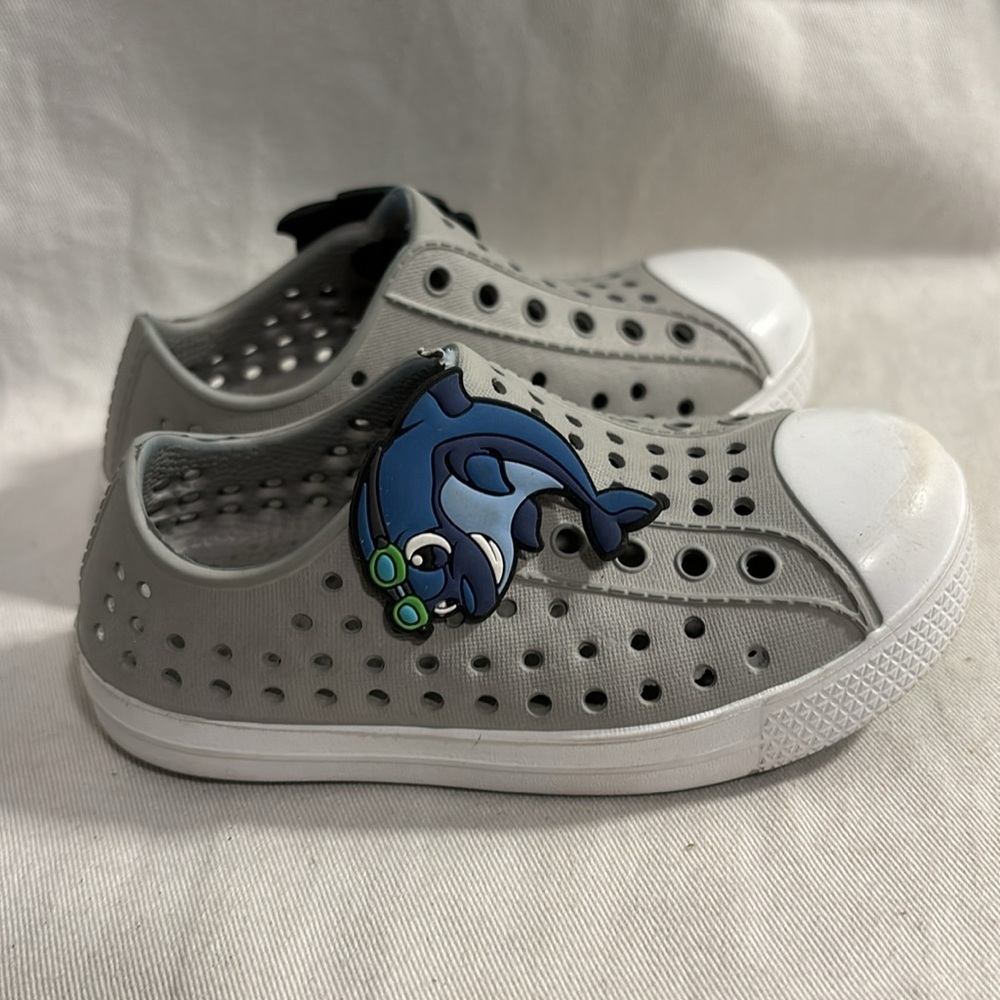 seannel Slip-On Water Shoes Sneaker Lightweight Breathable Gray Whale Sz 5.5